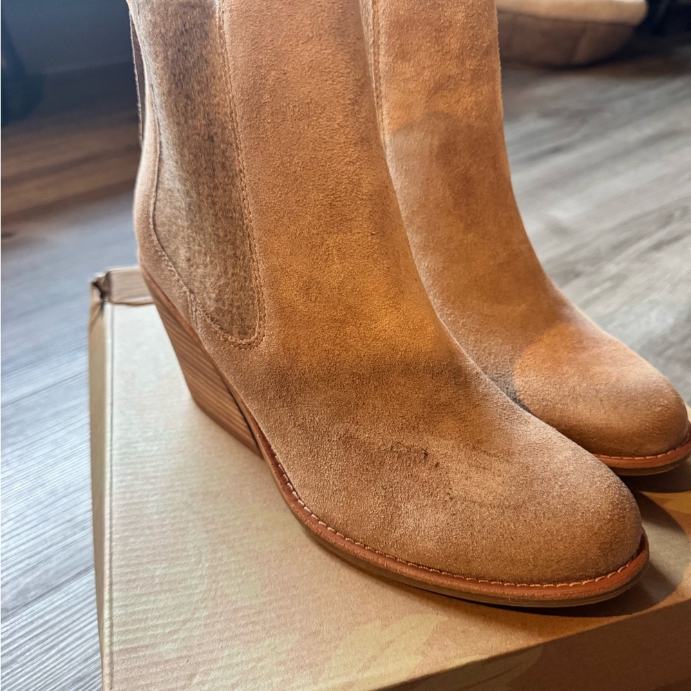 Sofft Light Brown Suede Ankle Booties